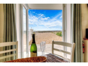 Pass the Keys Shore to Please - Sea views and beach front modern 1bed apt with sofabed